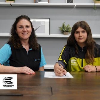 Paige Pauling signs with Elite 1 alongside Lorraine Winstanley