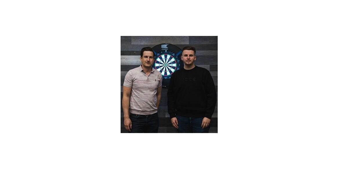 Jarred Cole re-signs with Target Darts alongside Managing Director, James Tattersall