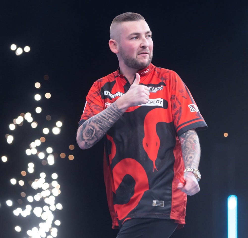 Stephen Bunting kissing the World Darts Masters Trophy in 2024