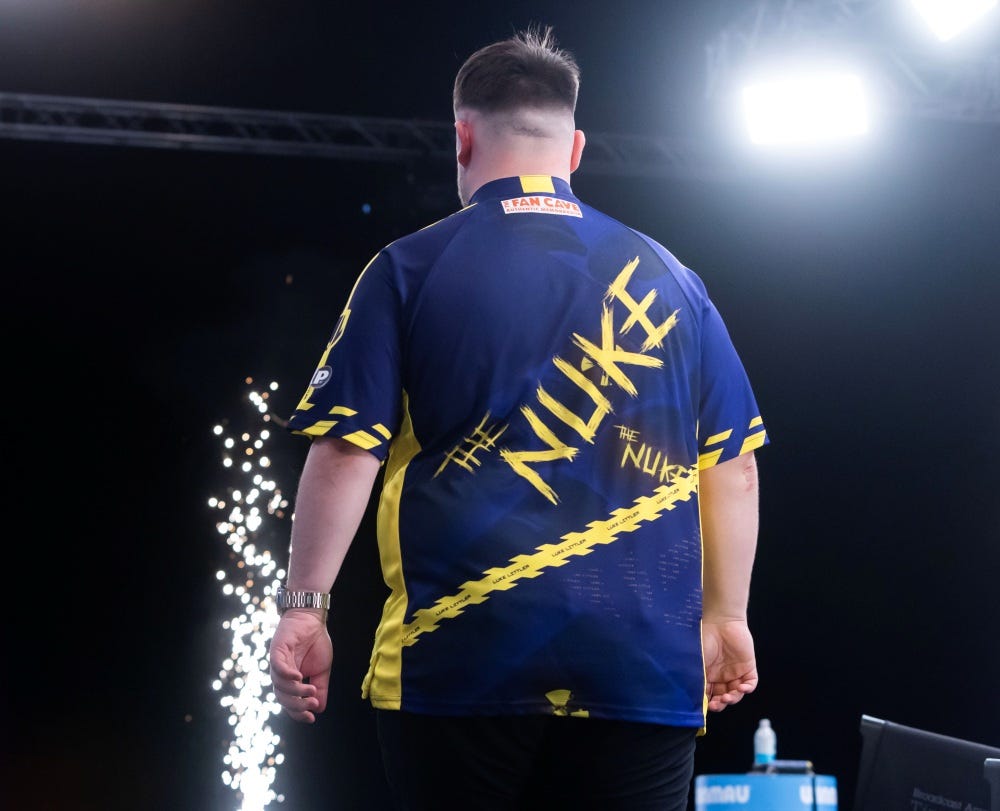 Stephen Bunting kissing the World Darts Masters Trophy in 2024