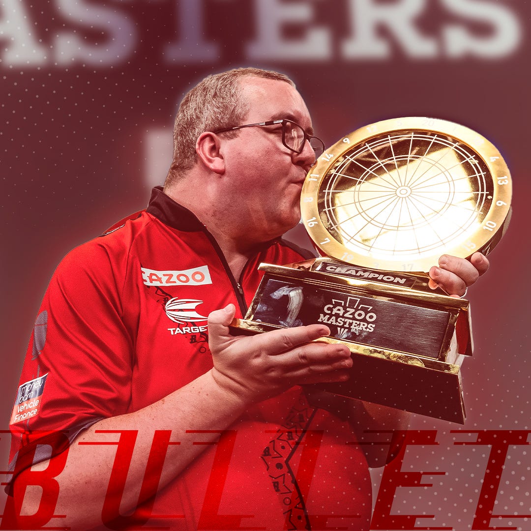Stephen Bunting kissing the World Darts Masters Trophy in 2024