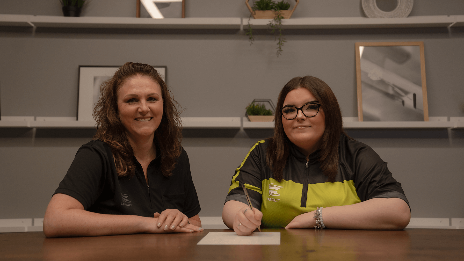 Sophie McKinlay signs with Elite 1 and Target's Head of Development, Lorraine Winstanley